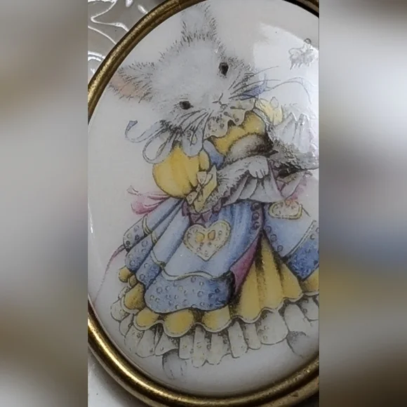 Vintage Easter Spring Kaylou Porcelain Cameo Scarf Pin Brooch Gold Tone Bunny - Picture 7 of 7